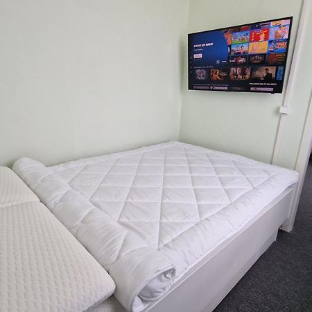 Citycenter Apartment - Bigtv-Ps4-Netflix-Parking شيمنيتز المظهر الخارجي الصورة
